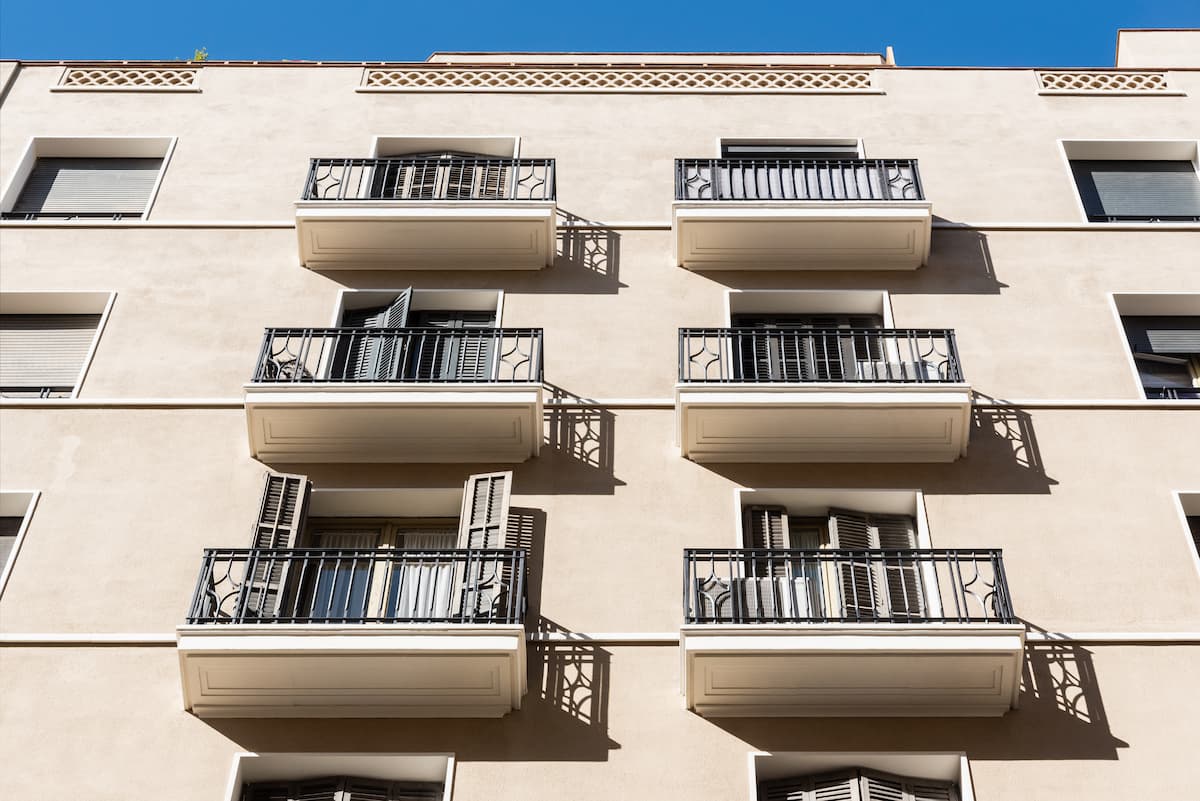 Inspección técnica de edificios en Mataró — fachada de edificio plurifamiliar